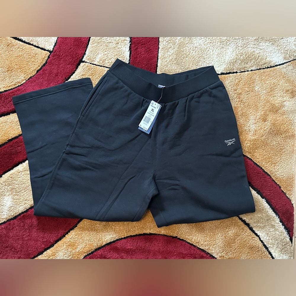 NWOT: Women’s XL black Reebok wide fleece pants